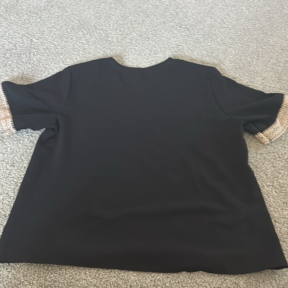 SHEIN LUNE Contrast Guipure Lace Blouse - Picture 4 of 4